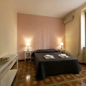 Domus Candia , Roma Italia